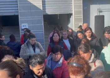 Ngrihen në protestë punonjëset e një fasonerie në Vlorë
