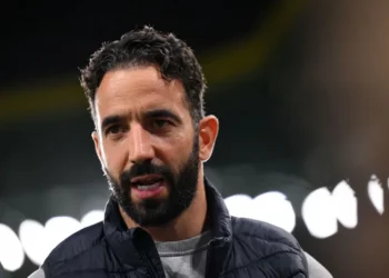 Trajneri i ri i Manchester United e nis me kritika direkte dhe përmend emra: “Ai nuk markoi sot!”