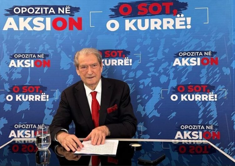 Berisha u drejtohet emigrantëve në Greqi: Shqipëria feston Ditën e Pavarësisë në një diktaturë të re