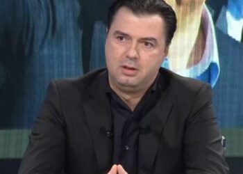 “Më akuzojnë për gjumin, por e bëj rehat”, Basha: PD s’duhet të merrej me kauza personale