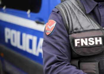Ç’po ndodh? FNSH dhe policia ‘zbarkojnë’ në Vlorë