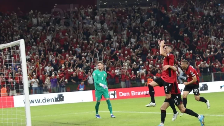 Sylvinho shpall formacionin zyrtar: Hysaj në stol, Tuci në majën e sulmit…