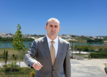 Kompleks vilash në Farkë/ Transaksionet e ministrit Ulsi Manja me pronat ngrenë pikëpyetje