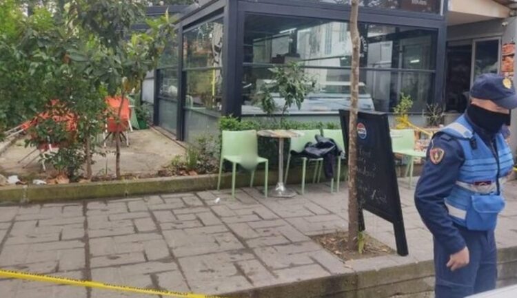 Plagosja në “QS”, qëlloi disa herë me thikë në trup dhe qafë të riun, arrestohet 19-vjeçari