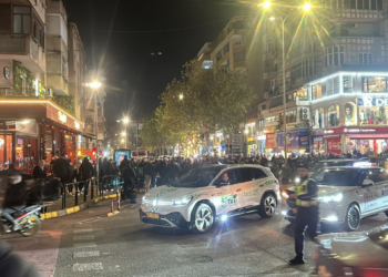 FOTO/ Opozita nis mosbindjen civile, bllokohen rrugët e Tiranës