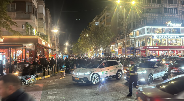 FOTO/ Opozita nis mosbindjen civile, bllokohen rrugët e Tiranës