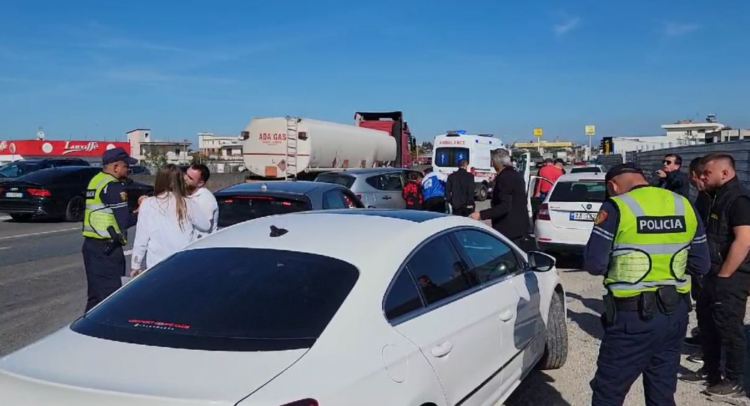 Aksident në Durrës-Tiranë, plagosen dy persona