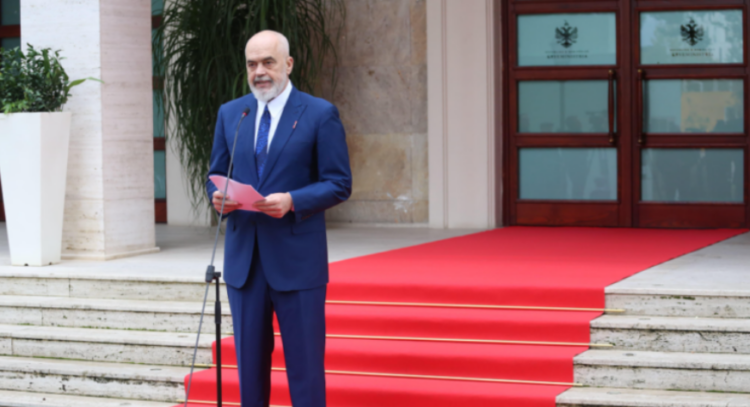 Vrasja e 14-vjeçarit pranë shkollës në Tiranë/ Rama ja vë fajin opozitës, Tik-Tokut dhe Snapchatit: Mund ti mbyllim