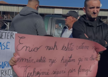 Aksidenti i mori jetën 8-vjeçarit, banorët e Pajovës në protestë: Duam drejtësi