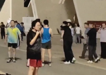 Makina merr përpara turmën, 35 të vdekur në Kinë