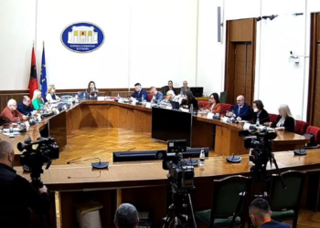 Debatet/ Opozita kërkon shtyrjen pa afat të komisionit: S’mbyllet pa dëshmuar Rama