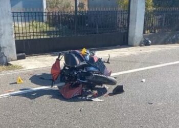 Makina përplas motoçikletën në aksin Shkodër-Koplik, plagosen dy të mitur