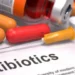 Kujdes me antibiotikët, zbuloni çfarë i bëjnë stomakut dhe kockave