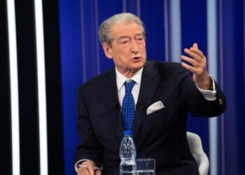 (VIDEO) Berisha: Mercenari i bandave spërkat protestuesit paqësor me lëndë djegëse