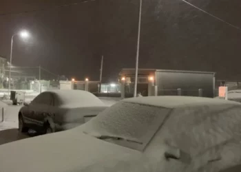 Bulqiza nën “pushtimin” e borës, vijojnë reshjet e dendura dhe era e fortë