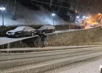 Dëborë me intensitet të lartë në Peshkopi dhe Librazhd, temperaturat zbresin në -3 gradë C