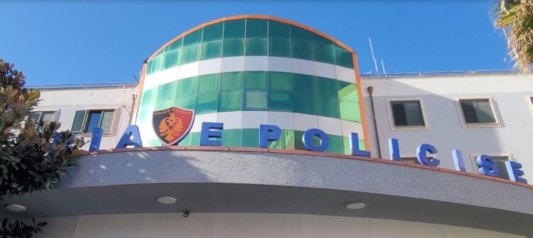 Debatuan me njëri-tjetrin, vëllezërit plagosin 32-vjeçarin në Durrës