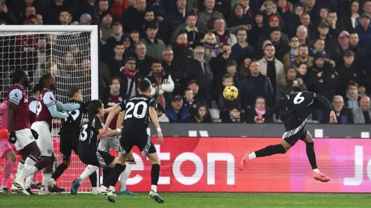 Premier League/ Arsenali mposht 2-5 West Hamin, dy gola me penallti, Brentford fiton 4-1 me Leicester