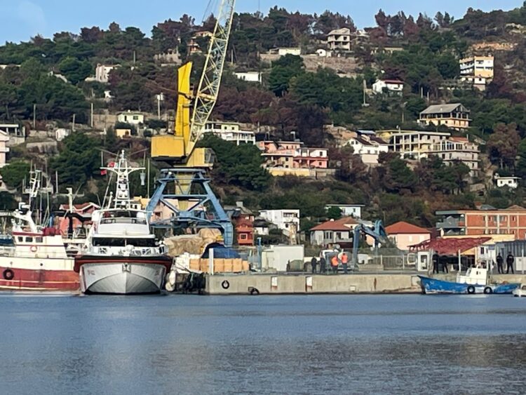 Mediat italiane: Dërgesa e dytë me refugjatë, të hënën mbërrin në Shqipëri anija “Libra”