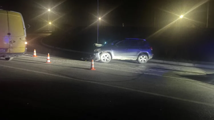 Aksident tek ura e Kukësit, katër të plagosur pas përplasjes së dy makinave