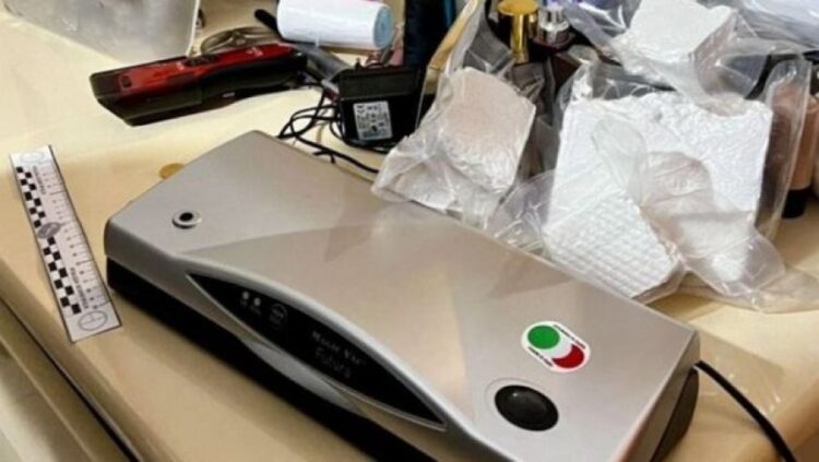 I skeduar që nga 1996 në Itali, shqiptari kapet duke përgatitur kokainë (Emri)