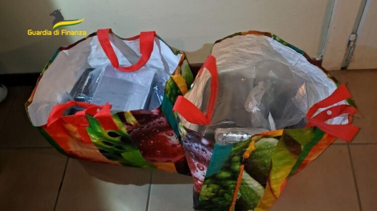 I gjenden 16 kg kokainë në banesë, prangoset i riu shqiptar në Perugia