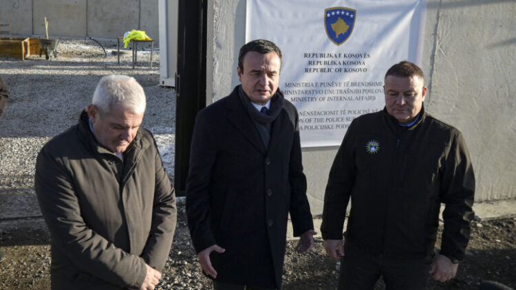 Dy kilometra në kufi me Serbinë, Kurti ndërton nënstacionin policor në Zveçan