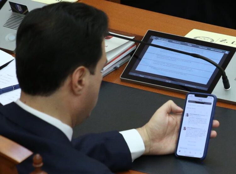 “Deputetët të deklarojnë nëse kanë përdorur Sky Ecc dhe Encrochat”/ PD propozon ndryshime në rregulloren e Kuvendit