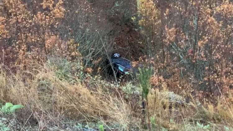 Bulqizë/ Makina bie në greminë, humb jetën shoferi, plagosen dy pasagjerët