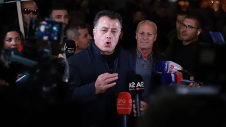 Policia shoqëron disa protestues/ Noka: Kush guxon të prekë një qytetar ka punë me PD-në