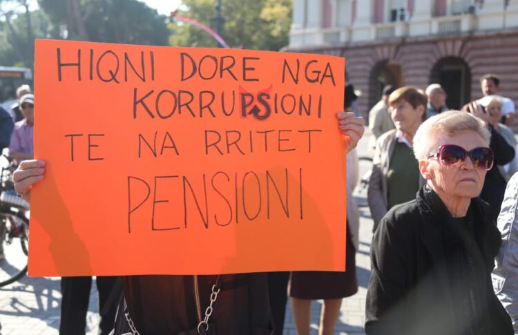 Pensionistët përsëri në protestë: Ta ndëshkojmë me votë mashtruesin Rama