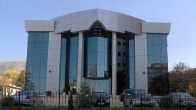 Kërcënoi gazetarin, nën hetim punonjësi i Bashkisë Pogradec