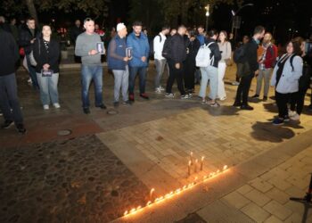 “Vendin e ka mbuluar krimi”, protestë në Tiranë për masakrën në Shkodër