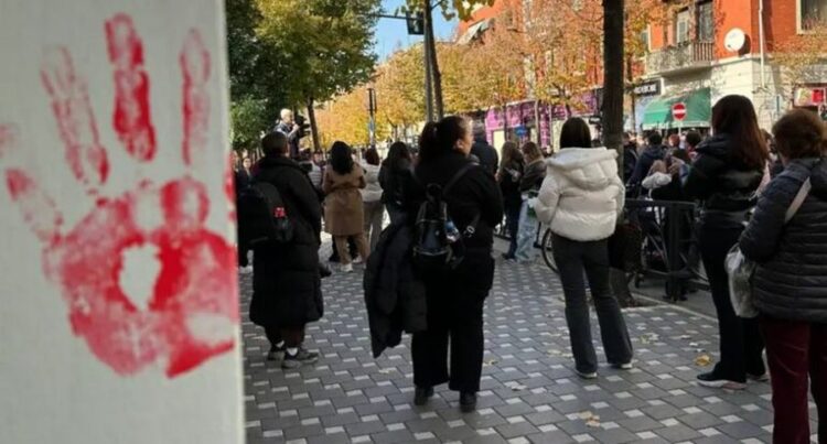 Analiza e DW: A rritet siguria në shkolla me mbylljen e rrjeteve sociale?