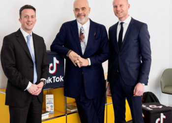 “Cilin Ramë të besojmë?”, Çupi: E promovoi vetë TikTok-un, tani kërkon ta mbyllë