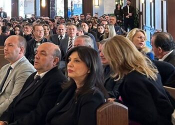 Topalli takime me diasporën në Nju Jork: Votoni për rikthimin e shpresës