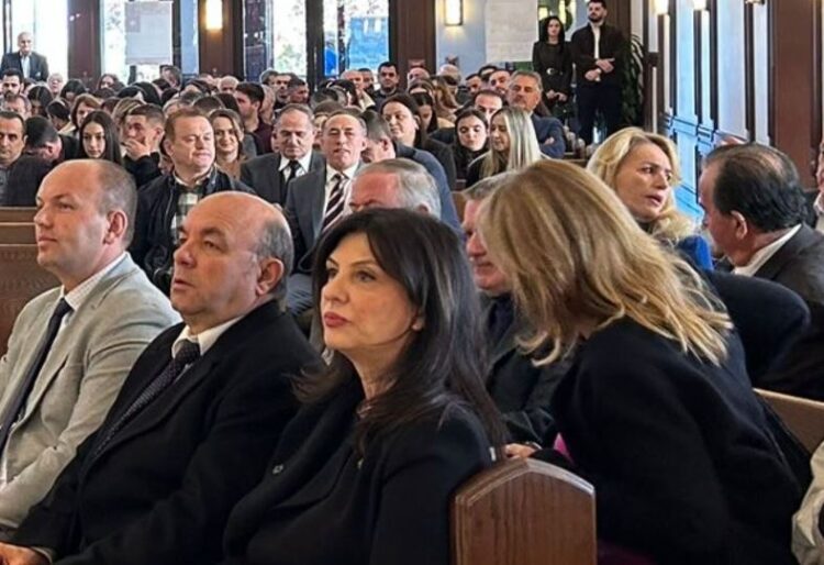 Topalli takime me diasporën në Nju Jork: Votoni për rikthimin e shpresës