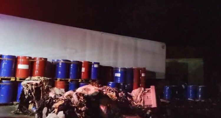 Neutralizohet zjarri që përfshiu fabrikën në Kurbin, raportohet për dëme materiale