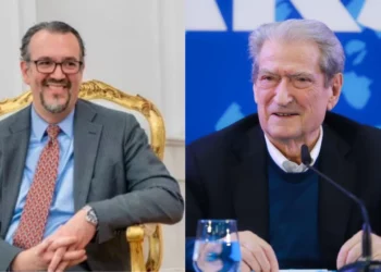 Berishës mund t’i hiqet “non grata”? Kasanof për Zërin e Amerikës: Nuk flas për administratën e re që vjen