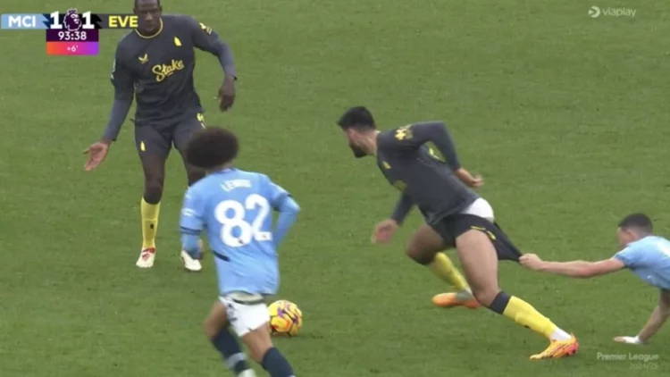 VIDEO/ M. City nuk e ndal dot Brojën, ‘Lojtari i Sezonit’ në Premier League i tërheqë… të mbathurat