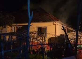 EMRI/ U bllokua brenda banesës që u përfshi nga zjarri, vdes i moshuari në Shkodër