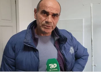 Plagosja e 17-vjeçarit në Fier, babai: Shteti të marrë masa, s’është hera e para që ndodhin ngjarje të tilla në shkollë