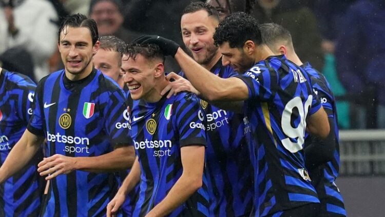 Mrekulloi me supergolin, Asllani: Interi me grup fantastik