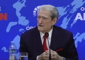 Berisha: Çfarë më thanë në zyrë Donald Lu dhe Vlahutin, ata janë diplomatët më të korruptuar