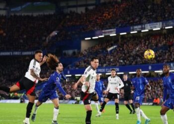 Chelsea zhgënjen ndaj Fulhamit, e pëson me përmbysje në shtesë