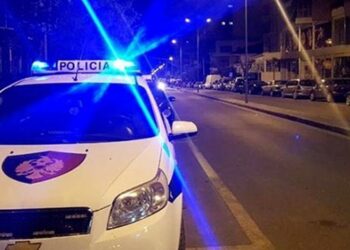 Atentat në “Çole” të Vlorës, plagoset rëndë Kejvin Hajrulla dhe shitësi i një dyqani, autorët djegin mjetin