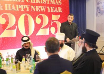 Erion Veliaj shtron darkën e Vitit të Ri, e braktisin ambasadorët