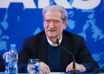 Berisha me pensionistët në Durrës: Pensionet, 30% më të ulëta se në 2013, në raport me rritjen e çmimeve