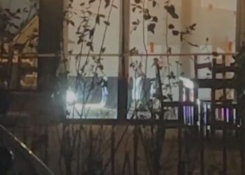 Policia ‘mësyn’ në familjen e Julian Gjoshit, merr në pyetje disa prej tyre