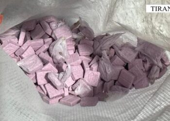 Sekuestrohen 300 tableta ekstazi, arrestohen 4 të rinj në Tiranë